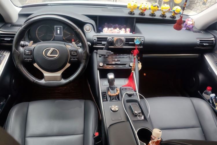 Used Lexus IS 2017 300 FENGSHANG Edition Center Console