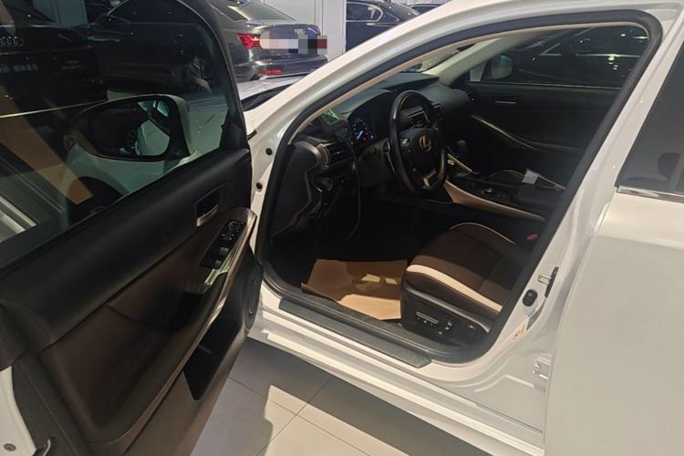 Used Lexus IS 2017 300 FENGSHANG Edition Driver Seat