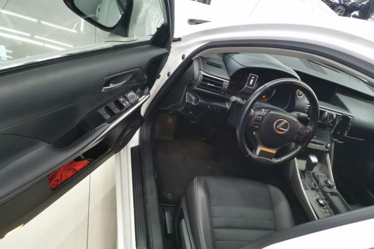 Used Lexus IS 2017 300 Leading Edition Driver Seat