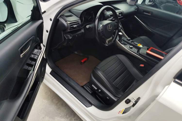 Used Lexus IS 2017 300 FENGSHANG Edition Driver Seat