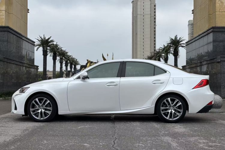 Used Lexus IS 2017 300 Leading Edition Exterior 2