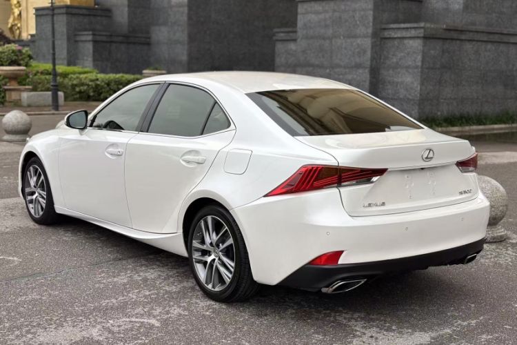 Used Lexus IS 2017 300 Leading Edition Exterior 3