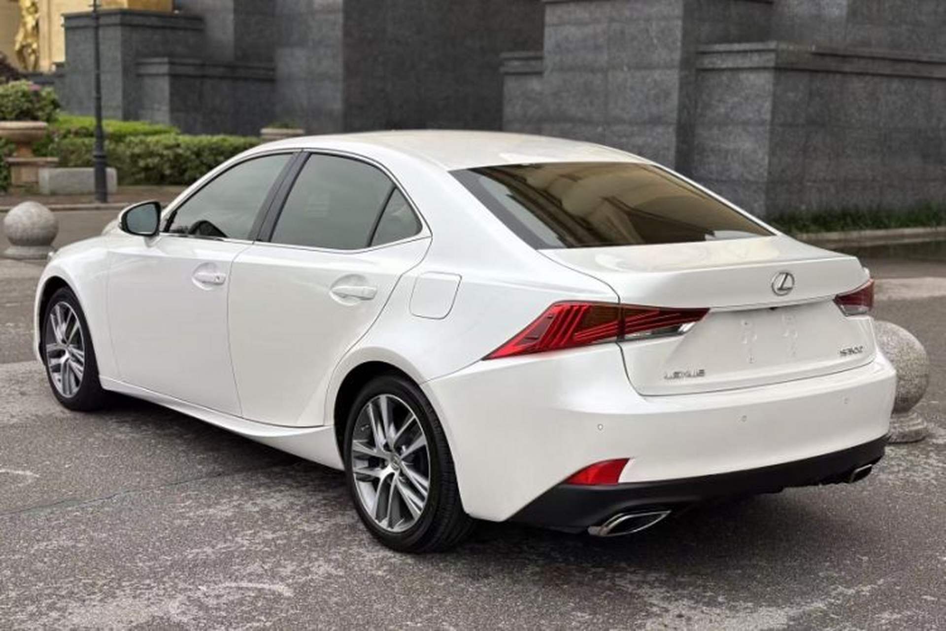 Used Lexus IS 2017 300 Leading Edition Exterior 3