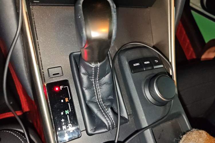 Used Lexus IS 2017 300 Leading Edition Gear Lever