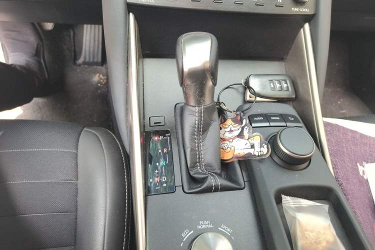 Used Lexus IS 2017 300 Leading Edition Gear Lever