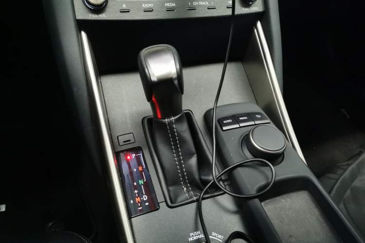 Used Lexus IS 2017 300 Leading Edition Gear Lever
