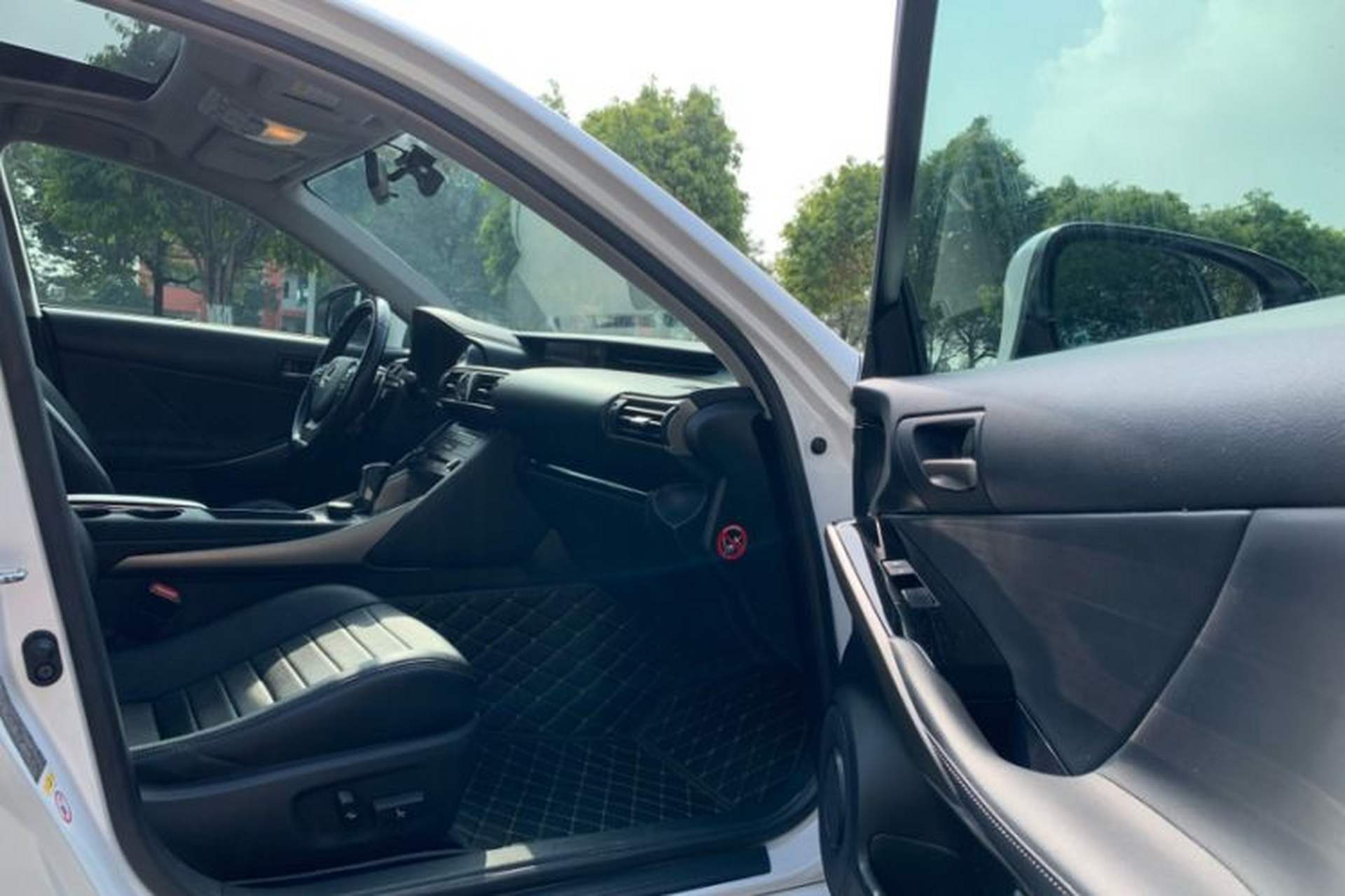Used Lexus IS 2017 300 FENGSHANG Edition Interior 10