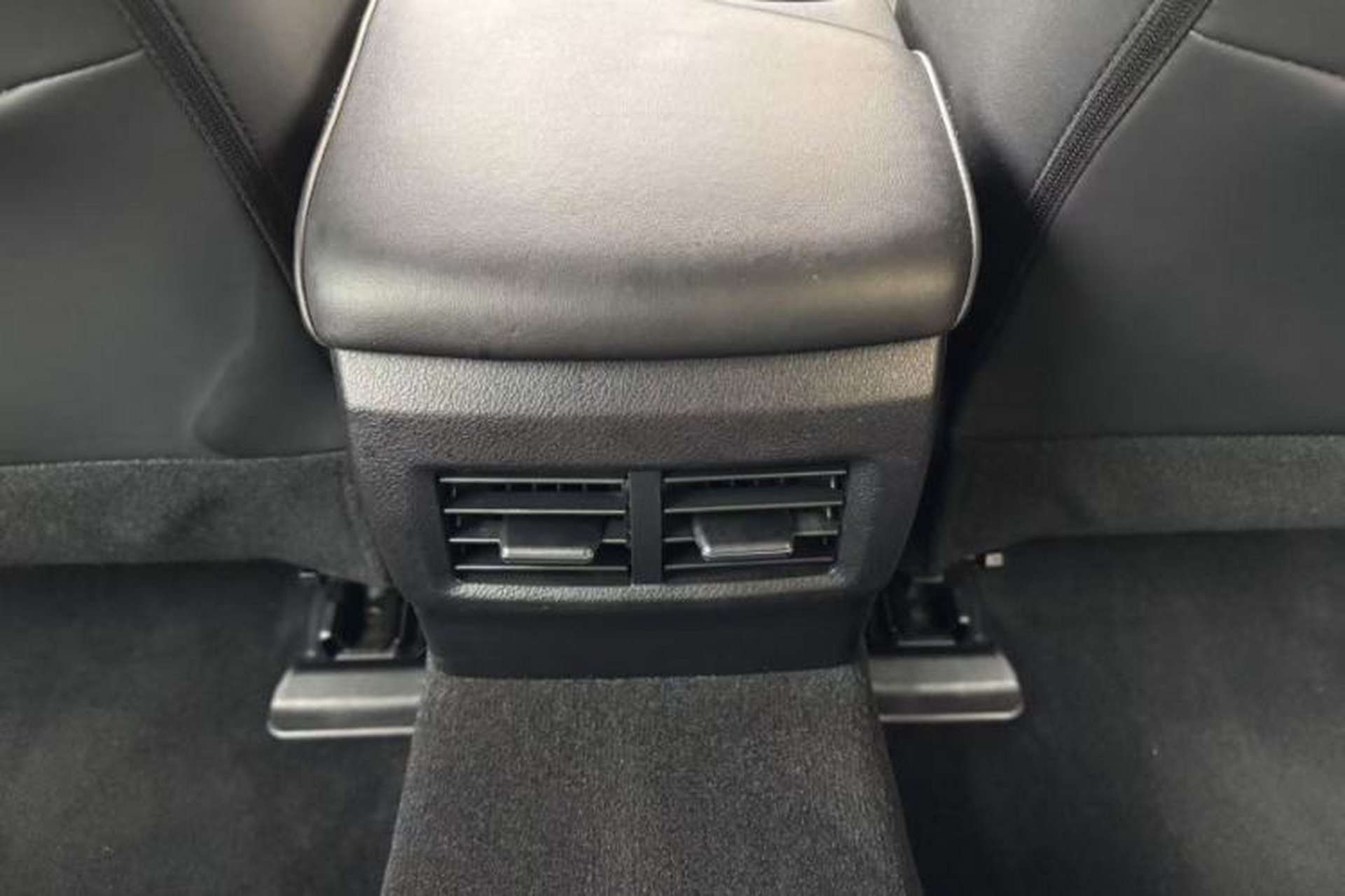 Used Lexus IS 2017 300 Leading Edition Interior 10