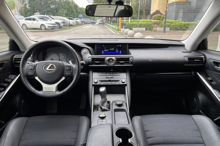 Used Lexus IS 2017 300 Leading Edition Interior 2