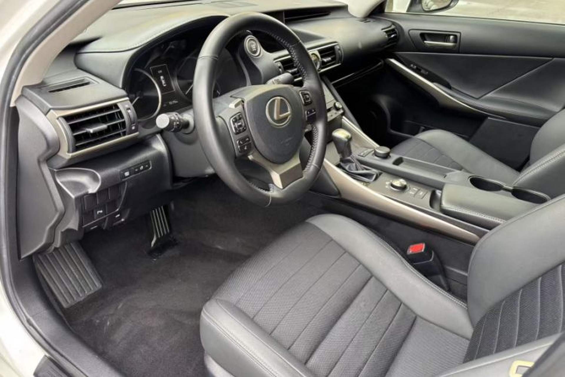 Used Lexus IS 2017 300 Leading Edition Interior 6