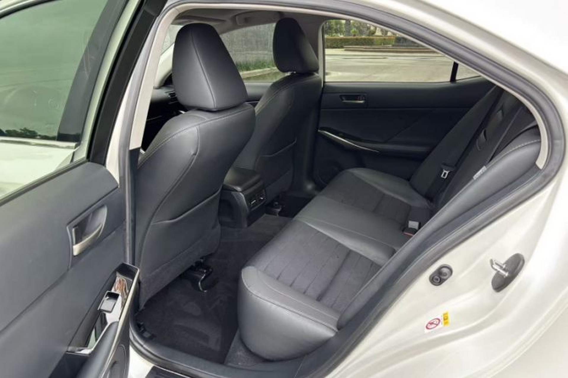 Used Lexus IS 2017 300 Leading Edition Interior 7