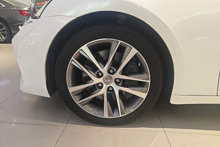 Used Lexus IS 2017 300 FENGSHANG Edition Left Front Wheel Hub