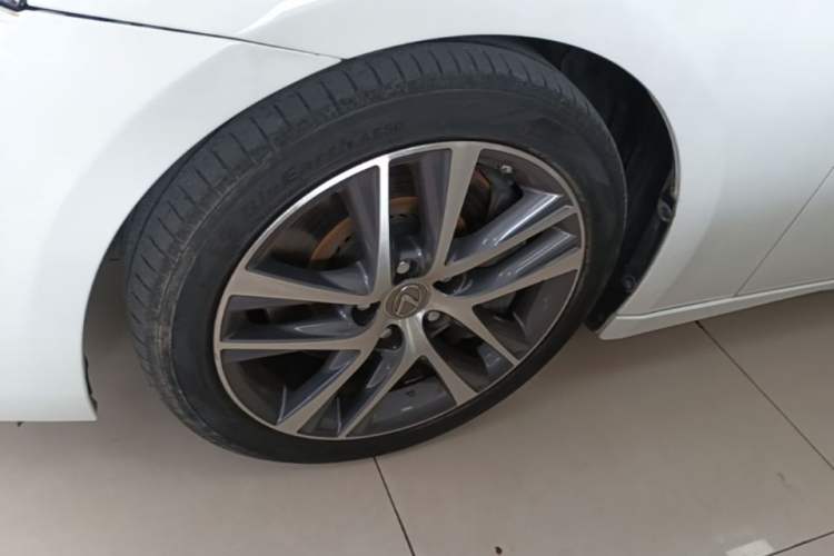 Used Lexus IS 2017 300 F SPORT Edition Left Front Wheel Hub