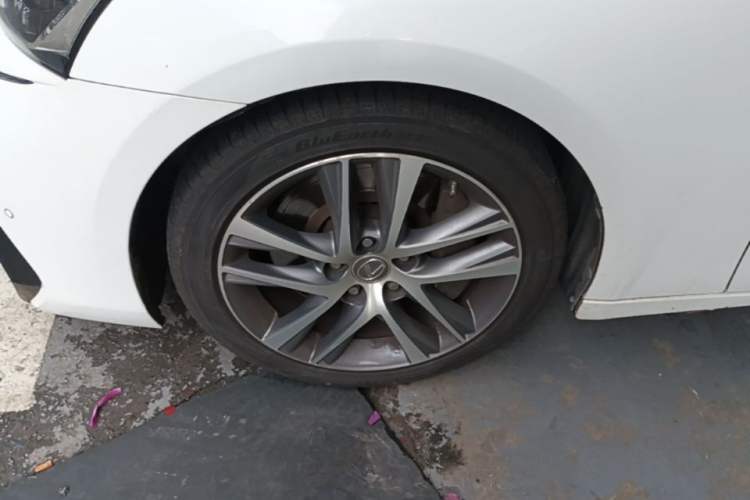 Used Lexus IS 2017 300 F SPORT Edition Left Front Wheel Hub
