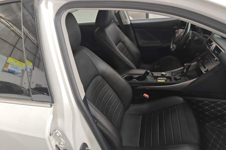 Used Lexus IS 2017 300 FENGSHANG Edition Right Front Seat