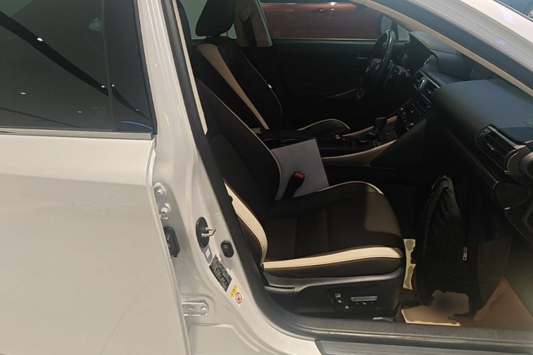 Used Lexus IS 2017 300 FENGSHANG Edition Right Front Seat
