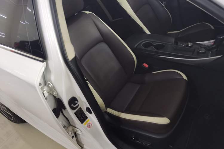 Used Lexus IS 2017 300 FENGSHANG Edition Right Front Seat