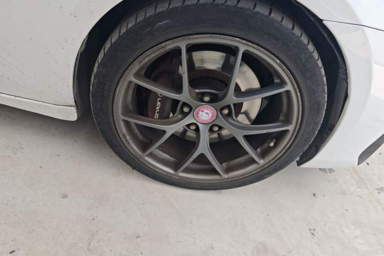 Used Lexus IS 2017 300 F SPORT Edition Right Front Wheel Hub