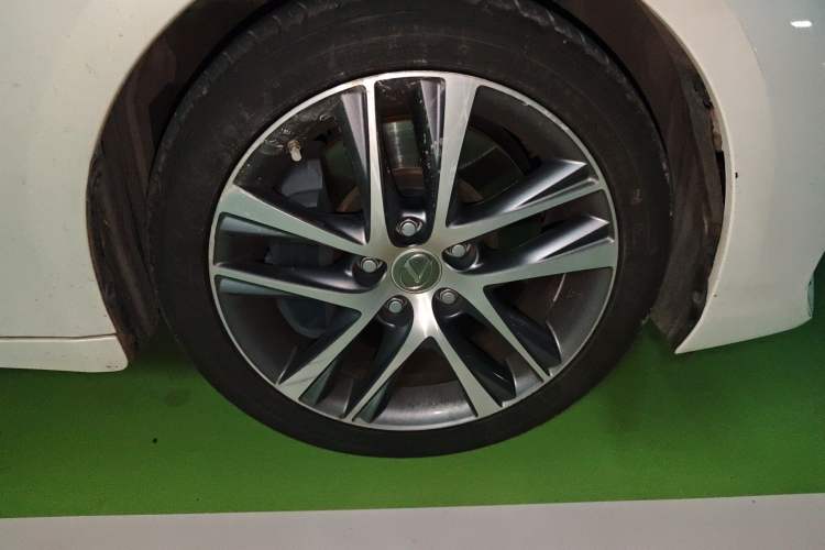 Used Lexus IS 2017 300 Leading Edition Right Front Wheel Hub