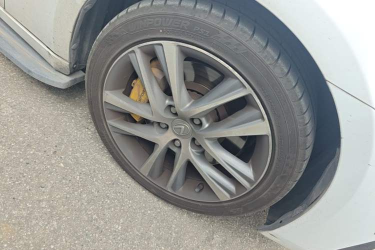 Used Lexus IS 2017 300 F SPORT Edition Right Front Wheel Hub