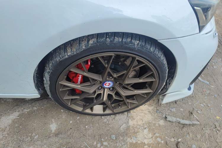 Used Lexus IS 2017 300 F SPORT Edition Right Front Wheel Hub