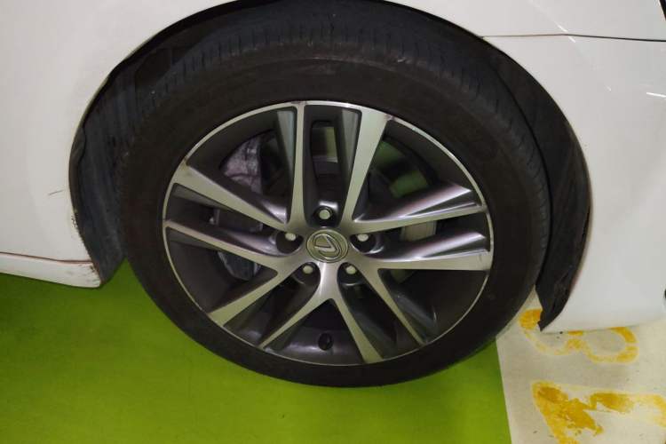 Used Lexus IS 2017 300 F SPORT Edition Right Front Wheel Hub
