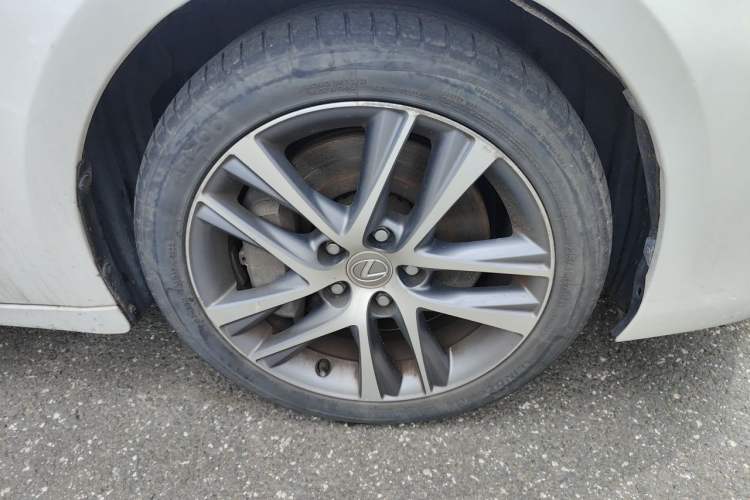 Used Lexus IS 2017 300 F SPORT Edition Right Front Wheel Hub