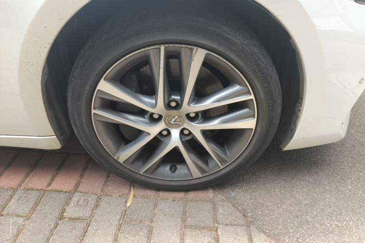 Used Lexus IS 2017 300 Leading Edition Right Front Wheel Hub