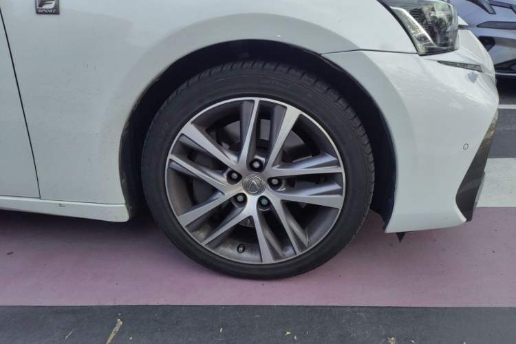 Used Lexus IS 2017 300 F SPORT Edition Right Front Wheel Hub