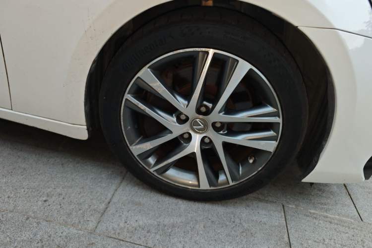 Used Lexus IS 2017 300 F SPORT Edition Right Front Wheel Hub