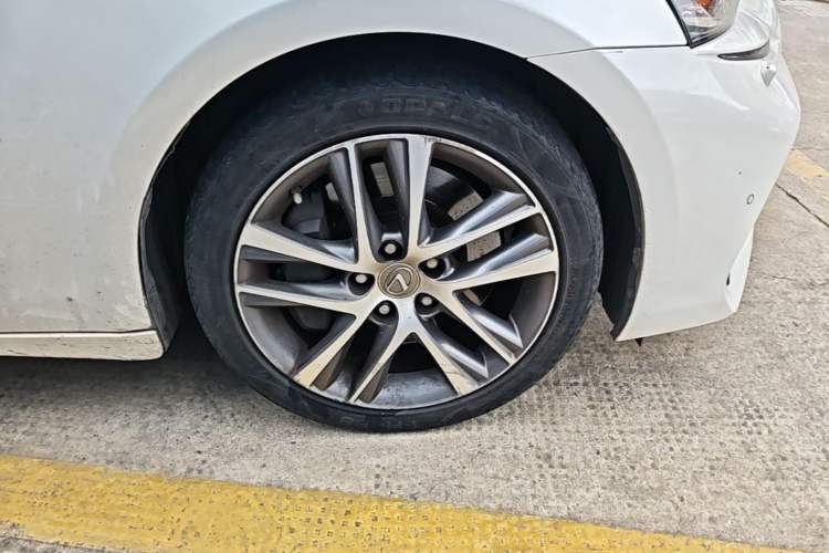 Used Lexus IS 2017 300 FENGSHANG Edition Right Front Wheel Hub