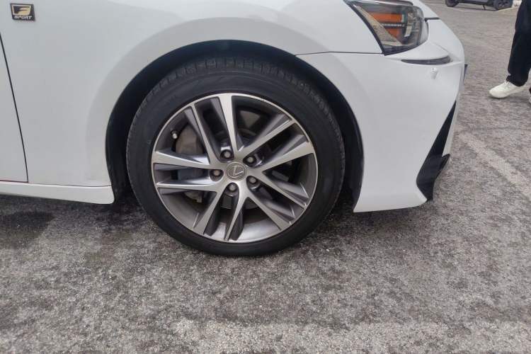 Used Lexus IS 2017 300 FENGSHANG Edition Right Front Wheel Hub