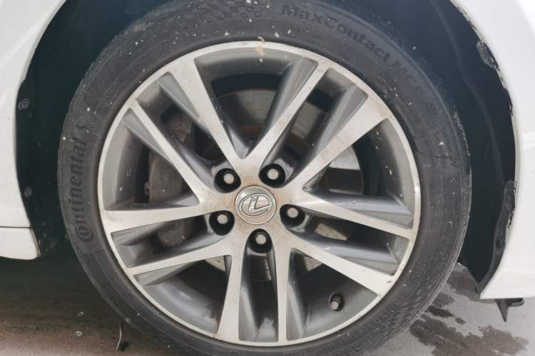 Used Lexus IS 2017 300 F SPORT Edition Right Front Wheel Hub