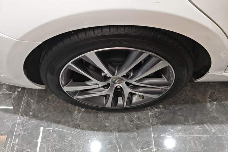 Used Lexus IS 2017 300 F SPORT Edition Right Rear Wheel Hub