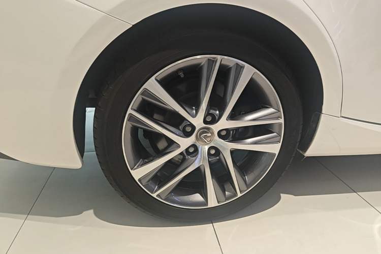 Used Lexus IS 2017 300 FENGSHANG Edition Right Rear Wheel Hub