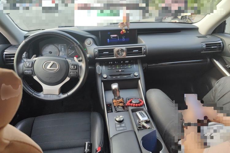Used Lexus IS 2017 300 Leading Edition Center Console