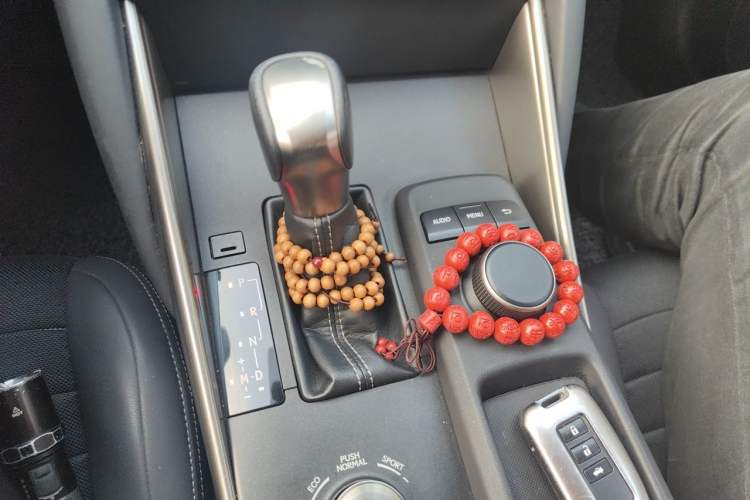 Used Lexus IS 2017 300 Leading Edition Gear Lever