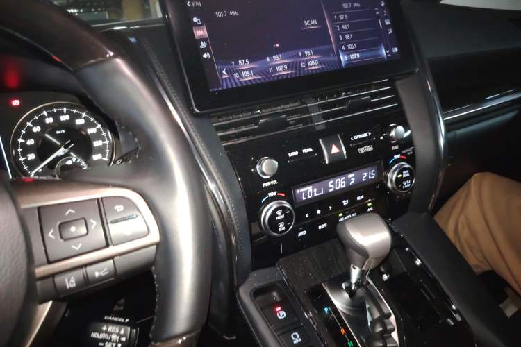 Used Lexus LM 2020 300h Four-Seat Grand Edition Audio And AC Panel