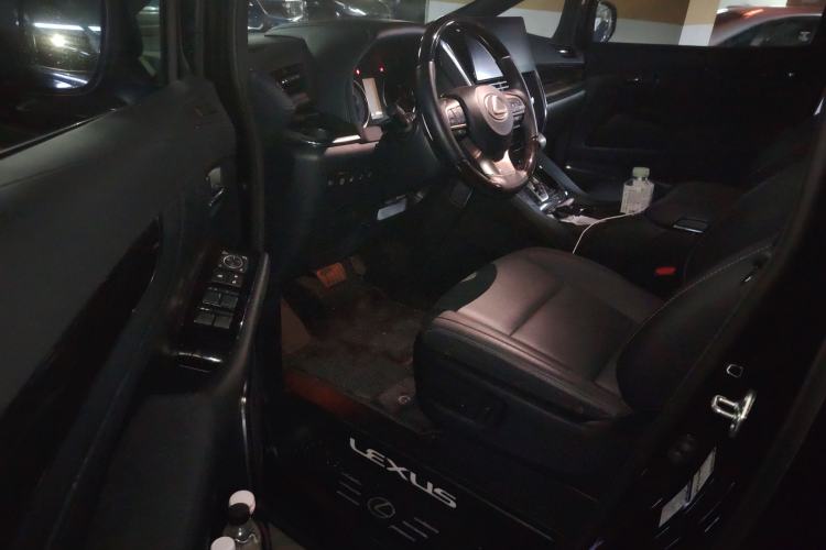 Used Lexus LM 2020 300h Four-Seat Grand Edition Driver Seat
