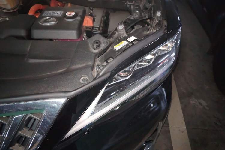 Used Lexus LM 2020 300h Four-Seat Grand Edition Engine Bay Left