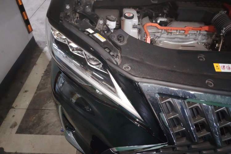 Used Lexus LM 2020 300h Four-Seat Grand Edition Engine Bay Right