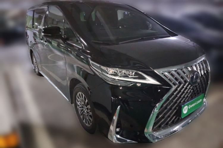 Used Lexus LM 2020 300h Four-Seat Grand Edition Front Right 45 Deg