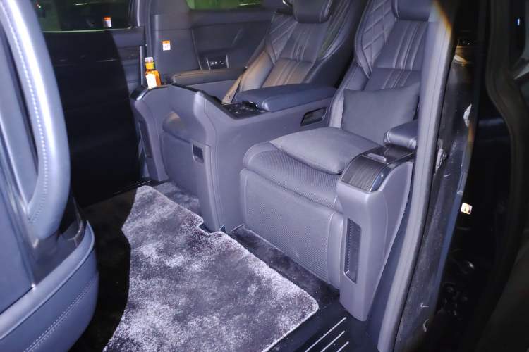 Used Lexus LM 2020 300h Four-Seat Grand Edition Left Rear Seat