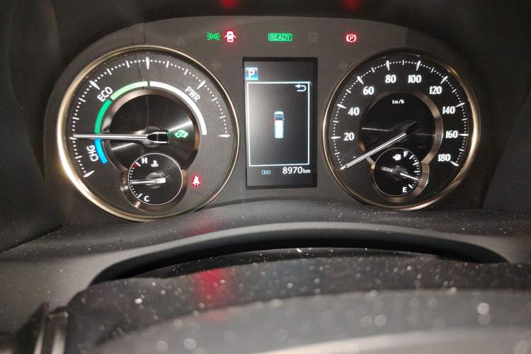 Used Lexus LM 2020 300h Four-Seat Grand Edition Odometer Close Up