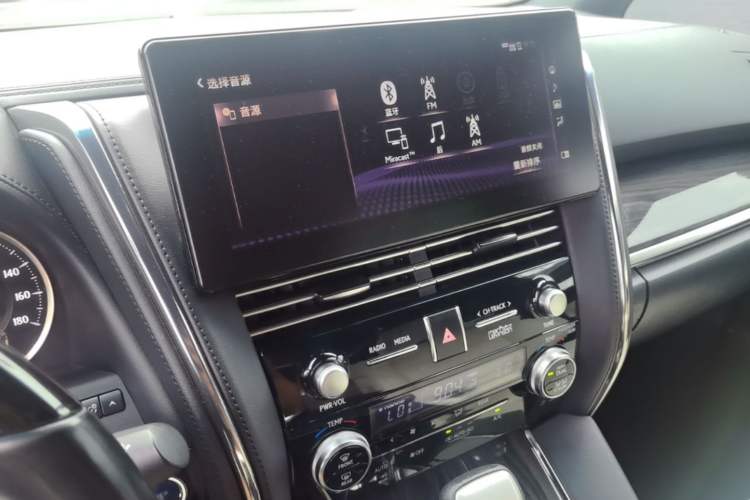 Used Lexus LM 2020 300h Seven-Seat Elegant Edition Audio And AC Panel