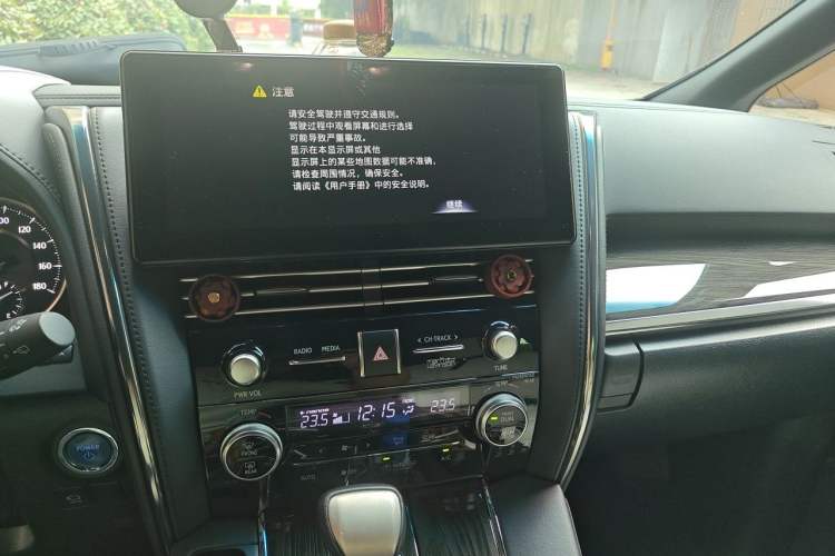 Used Lexus LM 2020 300h Seven-Seat Elegant Edition Audio And AC Panel