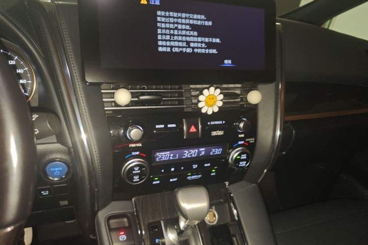 Used Lexus LM 2020 300h Seven-Seat Elegant Edition Audio And AC Panel