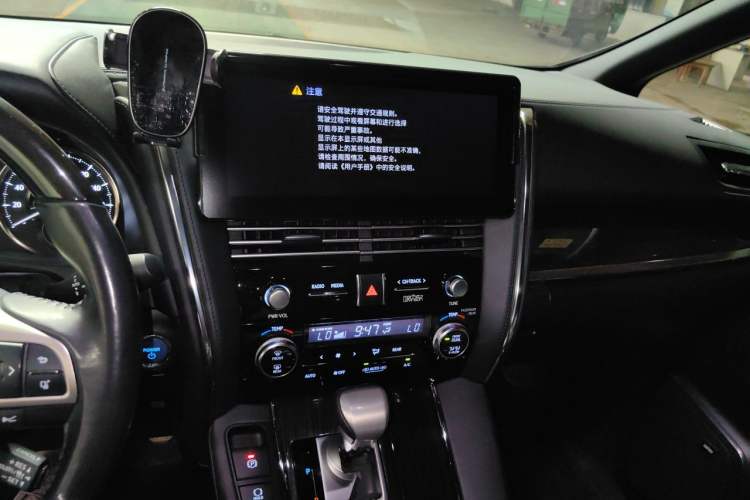 Used Lexus LM 2020 300h Four-Seat Grand Edition Audio And AC Panel
