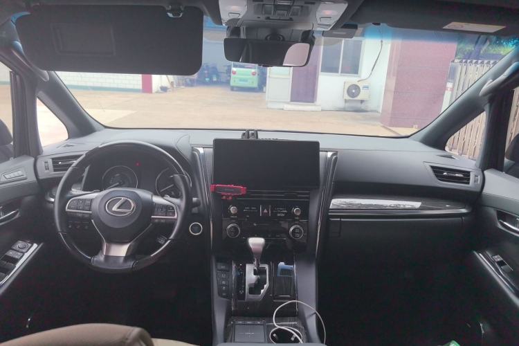 Used Lexus LM 2020 300h Seven-Seat Elegant Edition Center Console