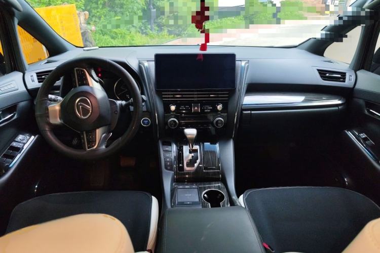 Used Lexus LM 2020 300h Four-Seat Grand Edition Center Console